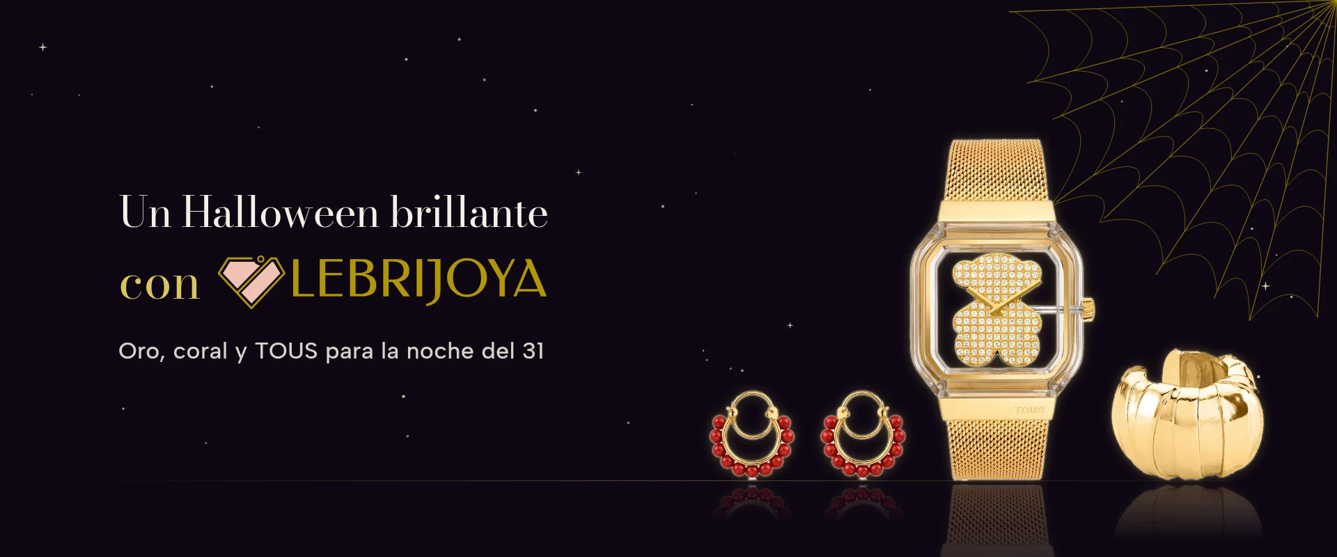 Un Halloween brillante con Lebrijoya: reloj TOUS D-Bear dorado, aros de oro con coral y ear cuff dorado de Agatha Paris en una noche morada de Halloween, bajo una telaraña dorada
